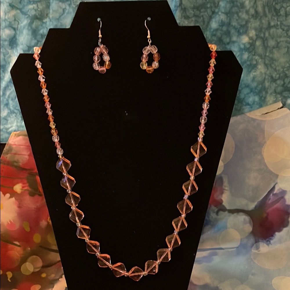 Pink Twisted Chain Necklace with Elegant Design
